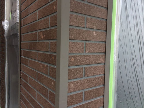 施工前の外壁 釘跡の色あせが目立つタイル調サイディング 江別市 外壁塗装